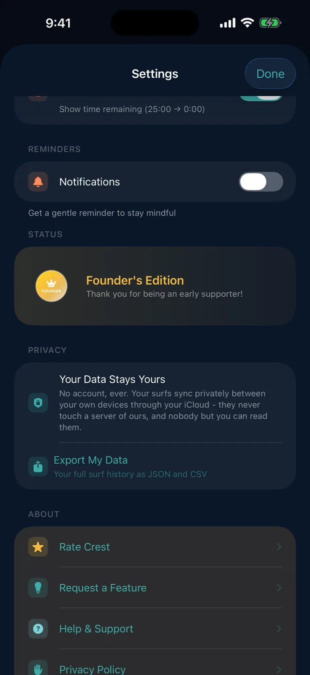 Crest's privacy settings: no account, surfs synced privately through your own iCloud, and a button to export everything.